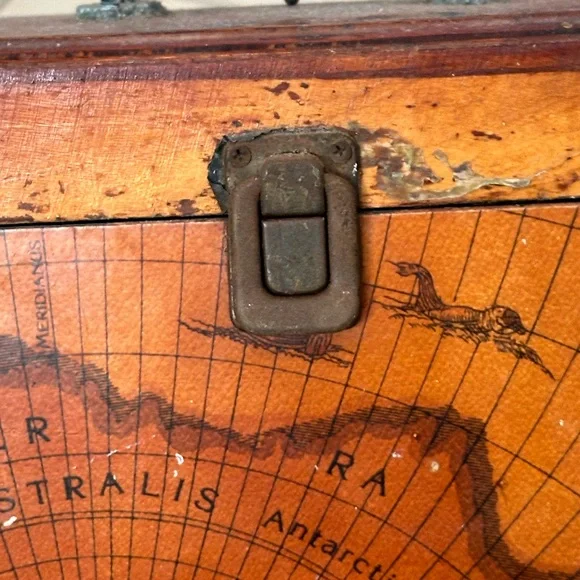 Antique chest - Picture 11 of 15